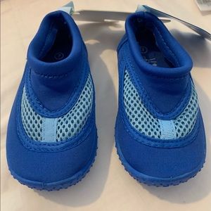 I Play toddler water shoes size 7